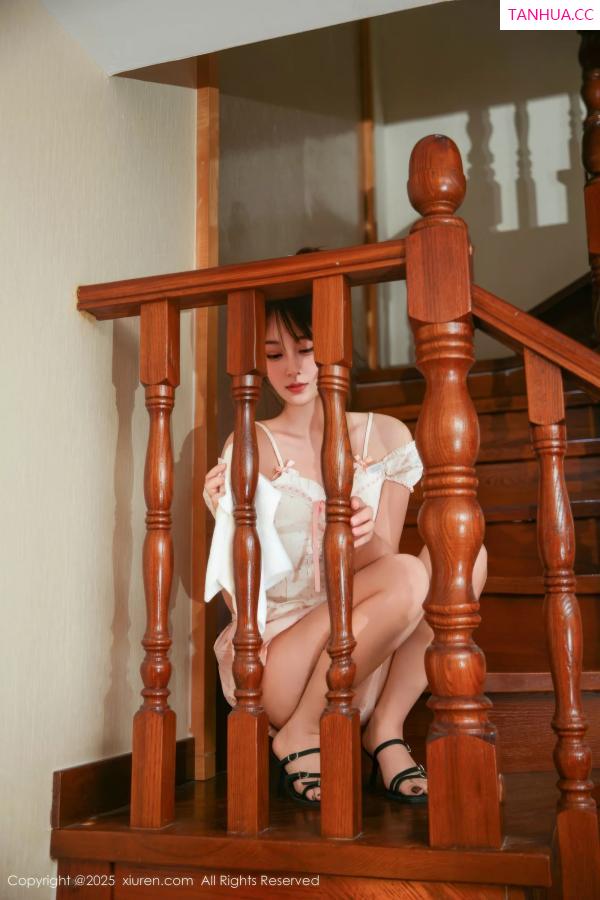   [XiuRen]高清写真图 2025.09.05 No.10730 炎恬kitty 粉色连衣短裙第20张图片